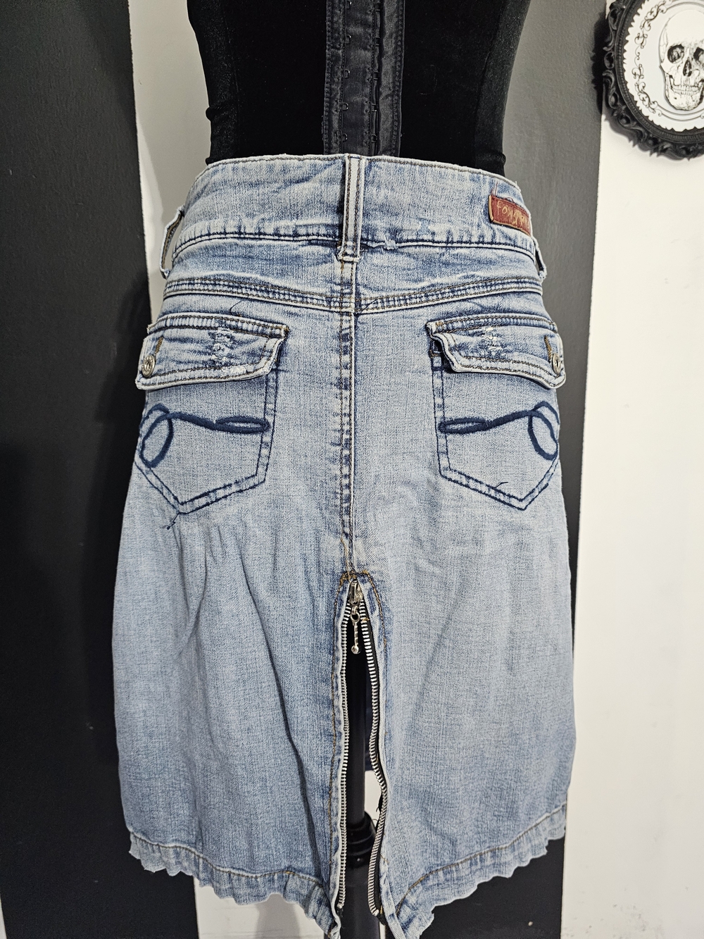 Light Wash Denim Pencil Skirt - Women - Picture 4 of 6
